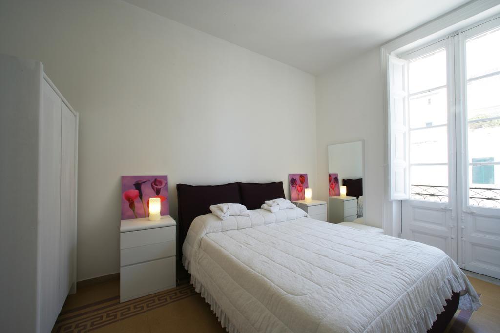 Scudaniglio Apartments Трапани Стая снимка